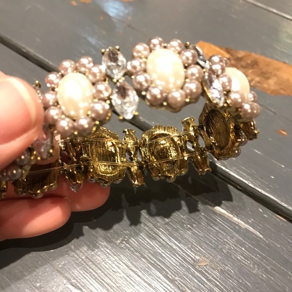 Faux pearl & diamonds cuff - Picture 3 of 9